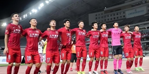 九游APP下载-他上一轮刚为上港进绝杀，为何本轮德比战却一分钟没上，引发热议